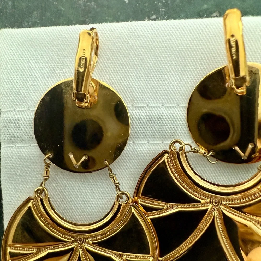 Satellite Paris dangle earrings EUC